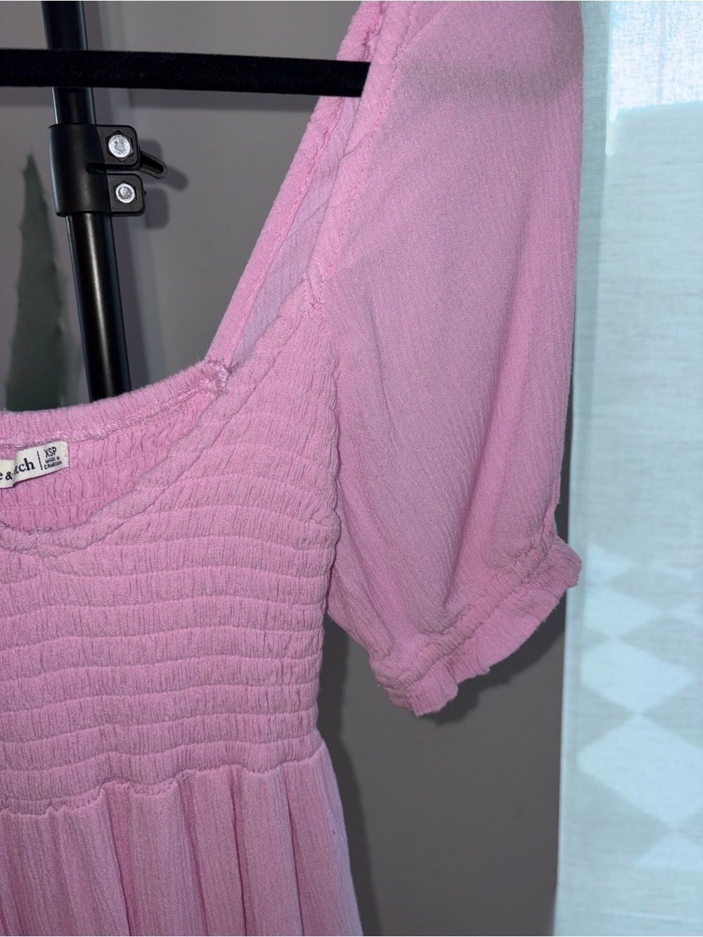 Abercrombie Pink Smocked Puff Sleeve Tiered Dress XSP - Picture 8 of 9